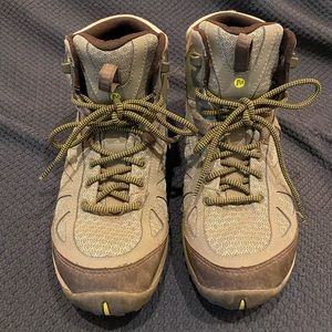 Merrell Women’s Hiking Boots Size 8.5
